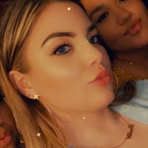 Meet your Posher, Brooke